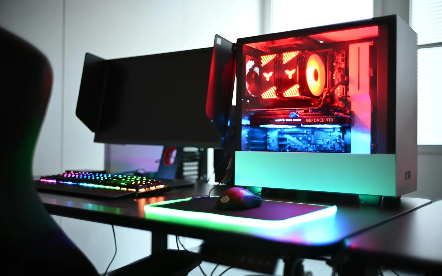 ofertas videojuegos setup gamer en ambiente claro La Orbita Gamer